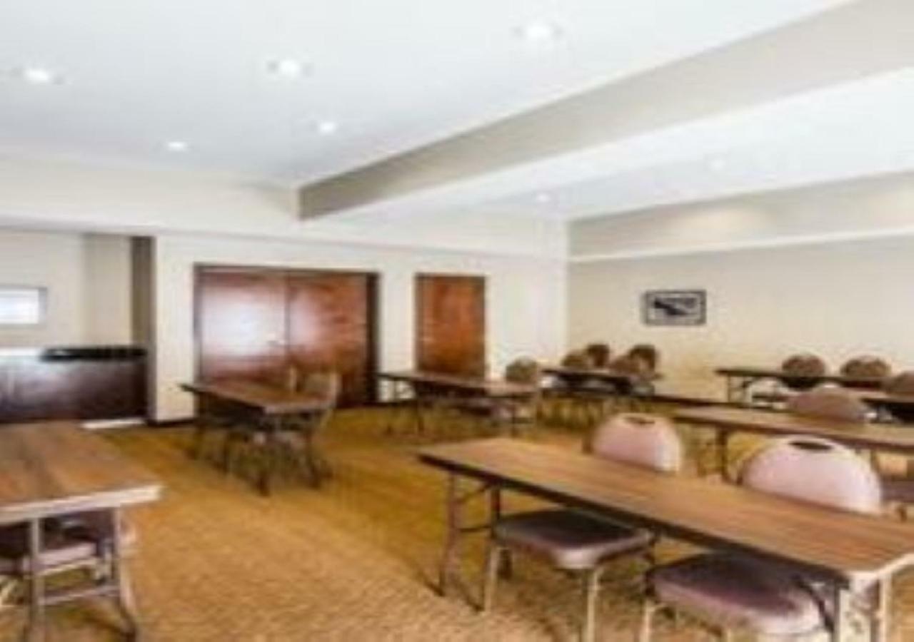 Wingate By Wyndham North Hotel 3*